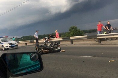 В ДТП на Октябрьском мосту в Череповце серьезно травмировался мотоциклист